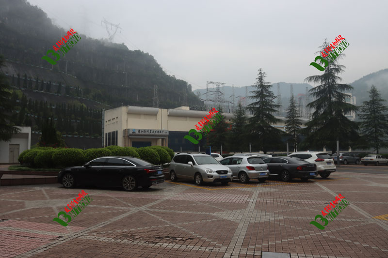 01廠門.jpg